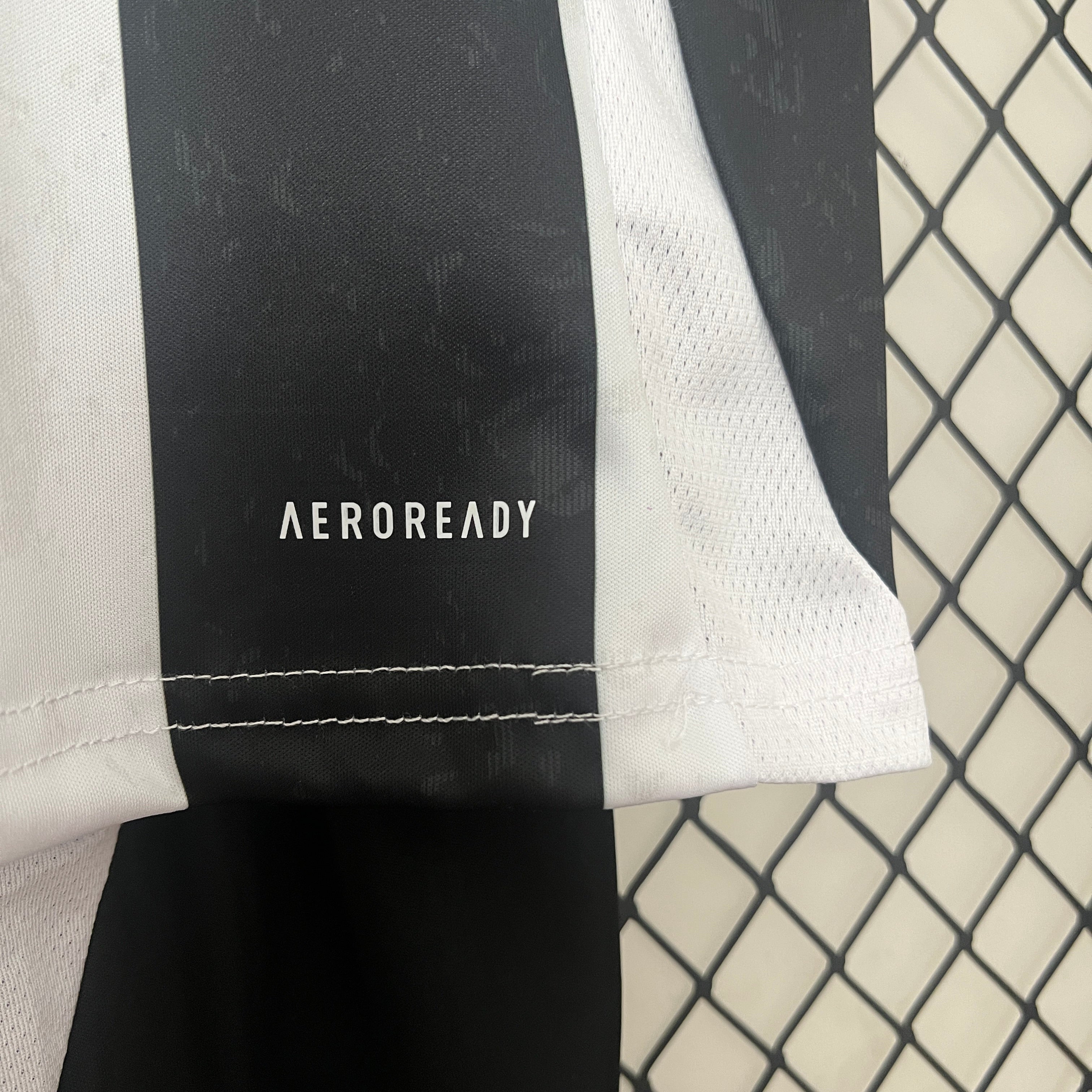 24/25 Juventus Kinder Shirt - Thuis