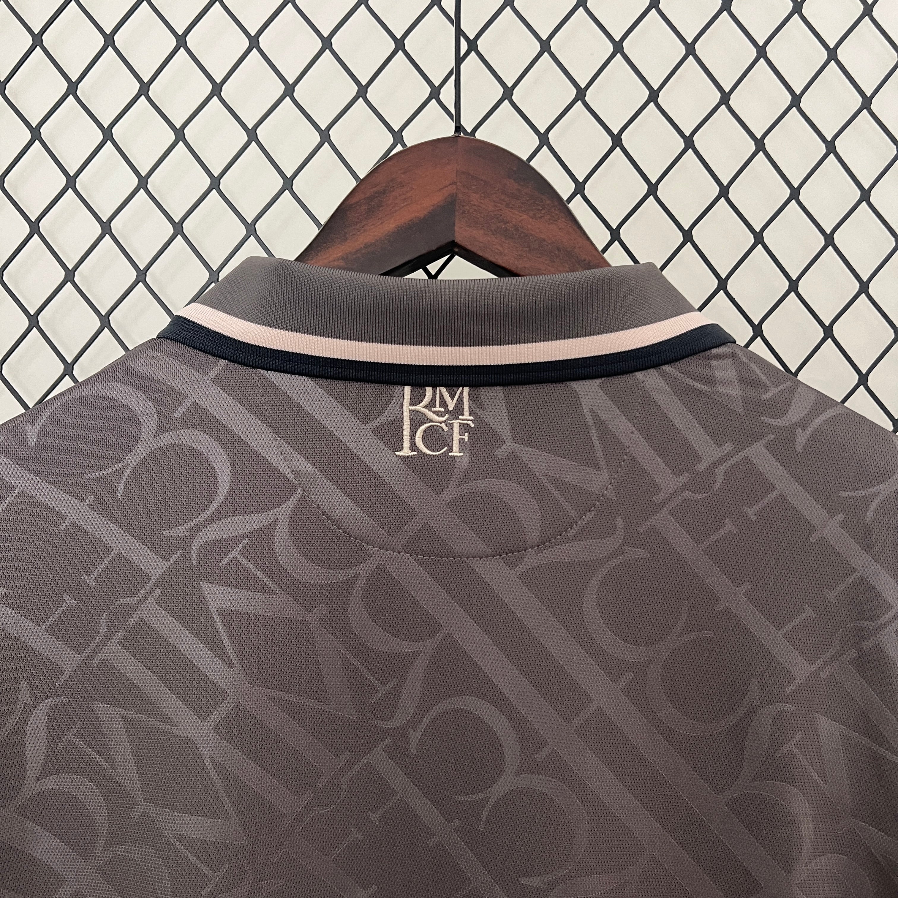 24/25 Real Madrid Shirt - Derde