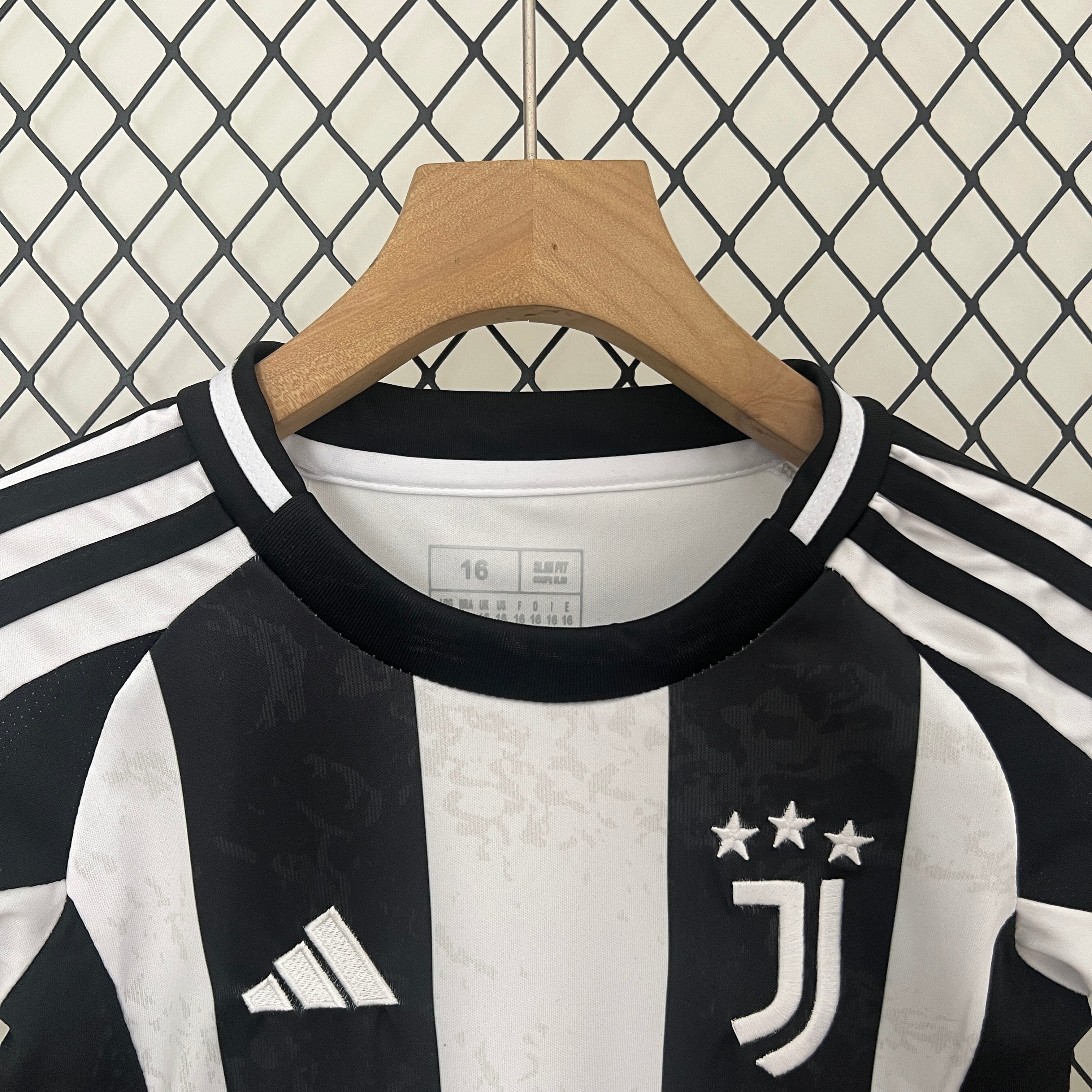 24/25 Juventus Kinder Shirt - Thuis