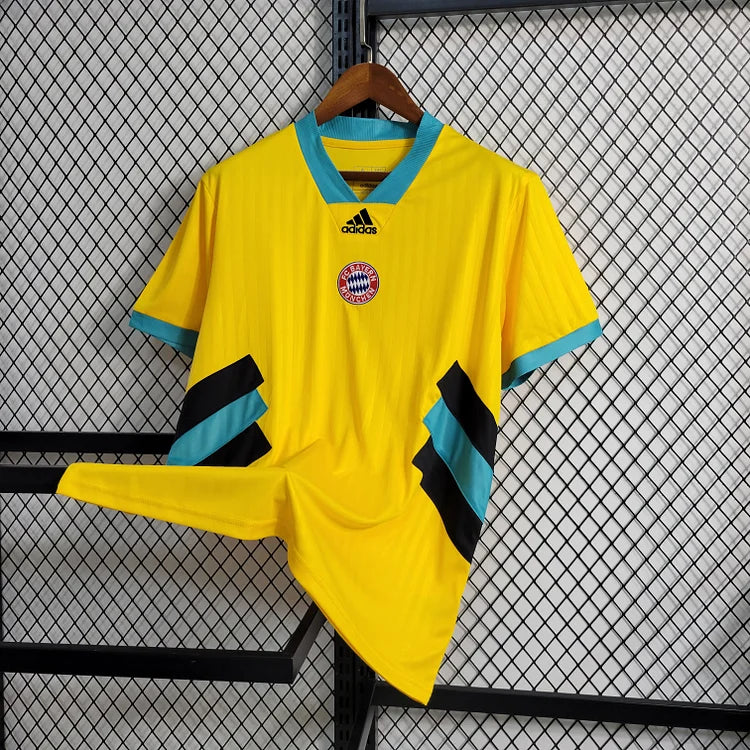 2023-2024 Bayern München Icon Shirt - Geel