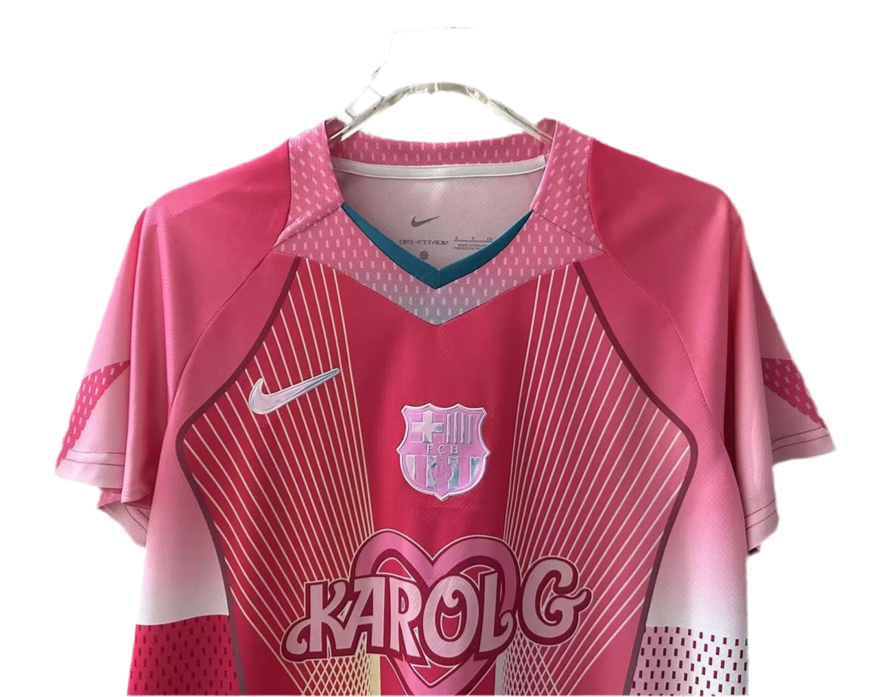 2025/26 FC Barcelona Shirt - Karol G Speciale Editie