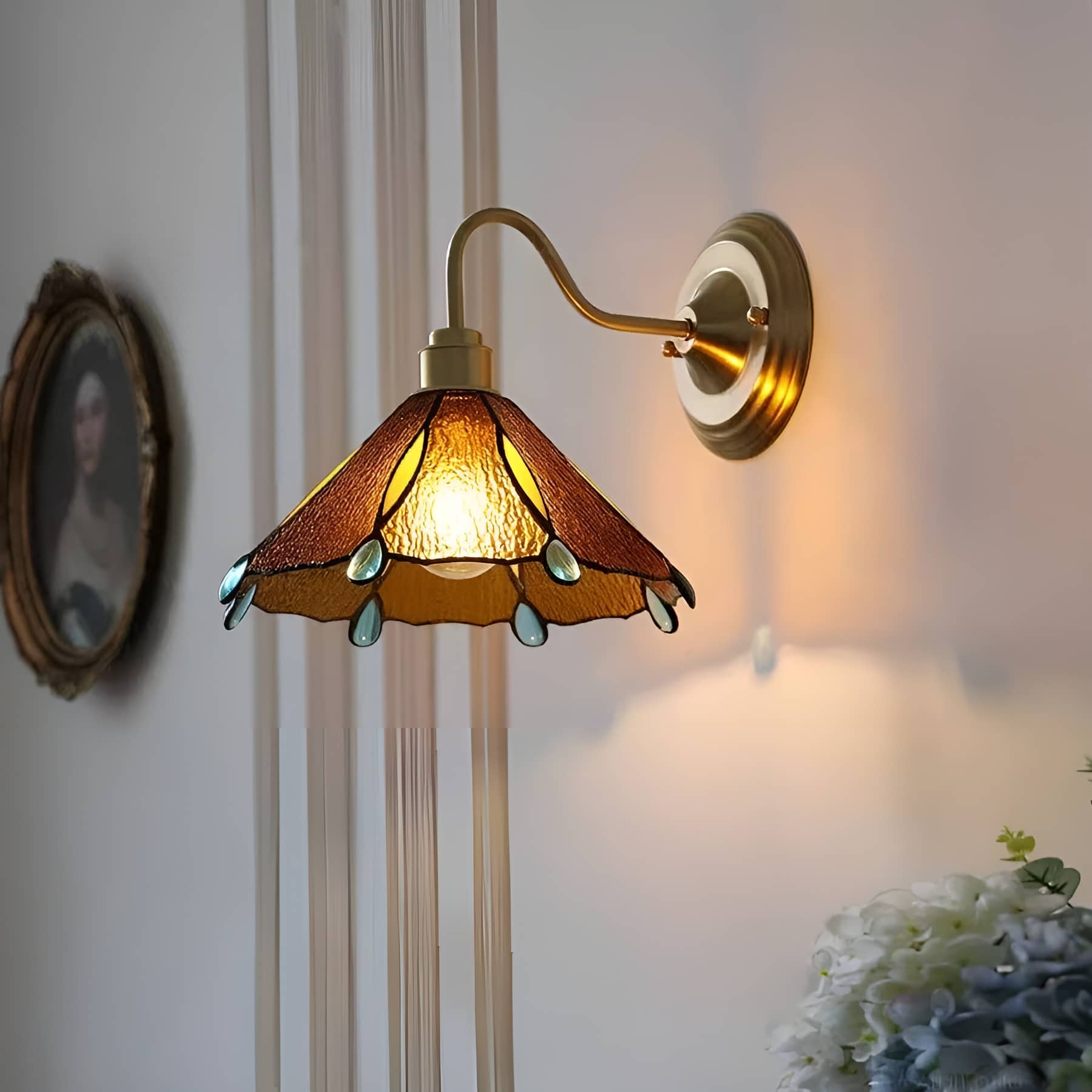 Kleurrijke traanvormige rand Tiffany wandlamp