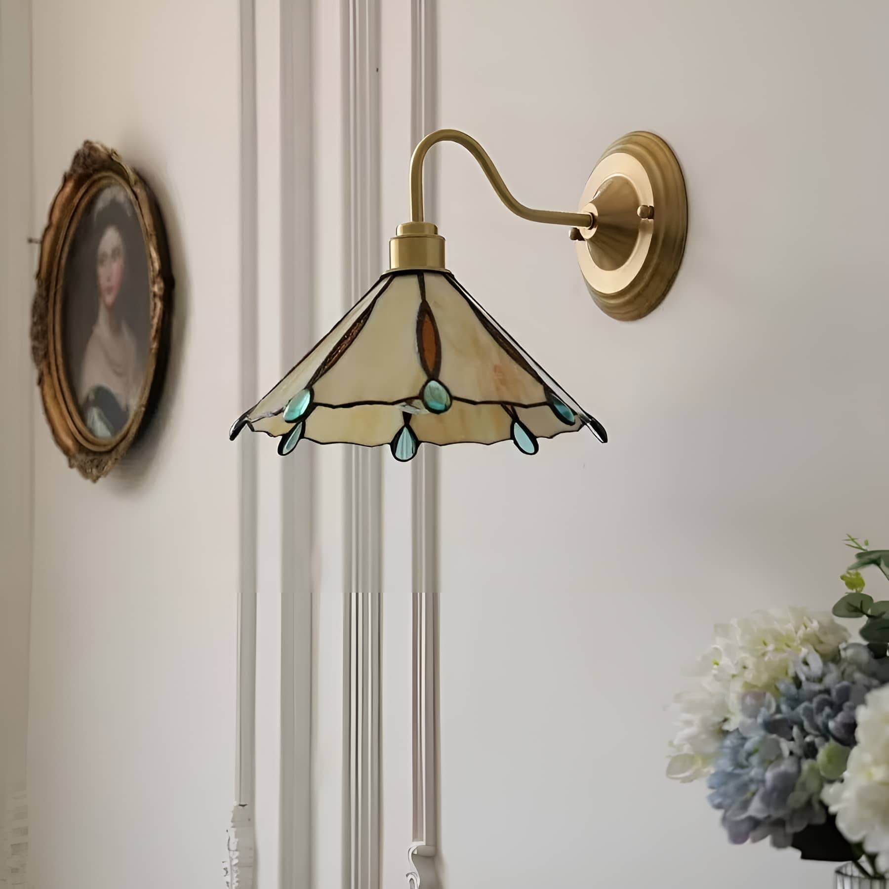 Kleurrijke traanvormige rand Tiffany wandlamp