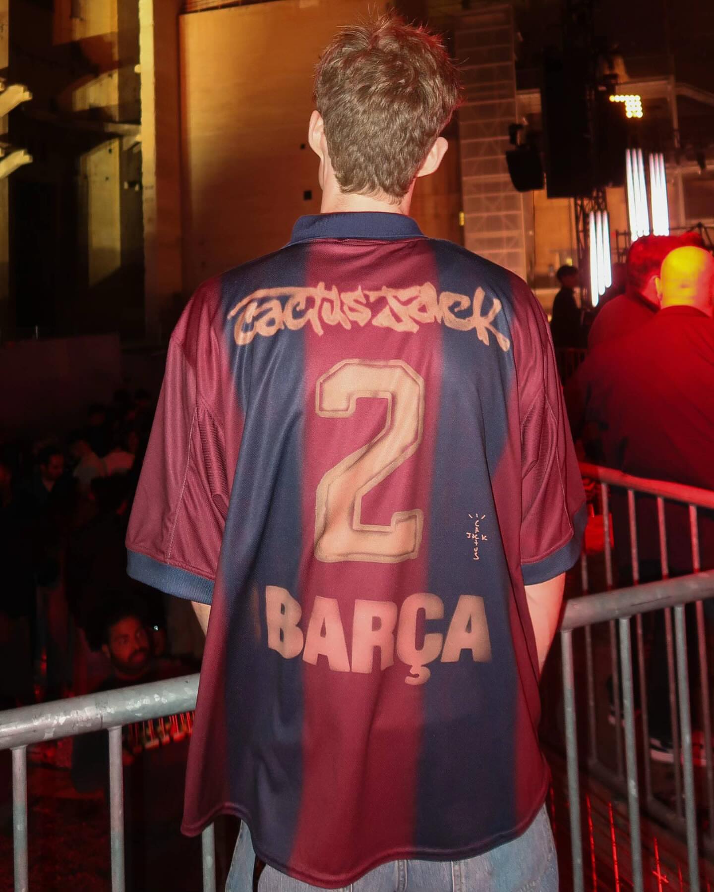 Maillot rétro FC Barcelone x Travis Scott 2001/02 - Édition limitée