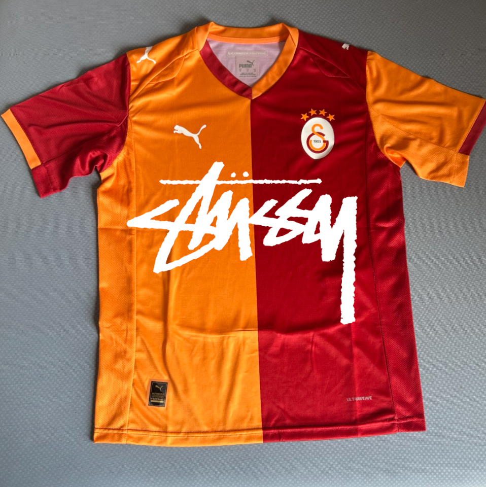 Maillot Galatasaray x Stussy édition limitée 2025/26