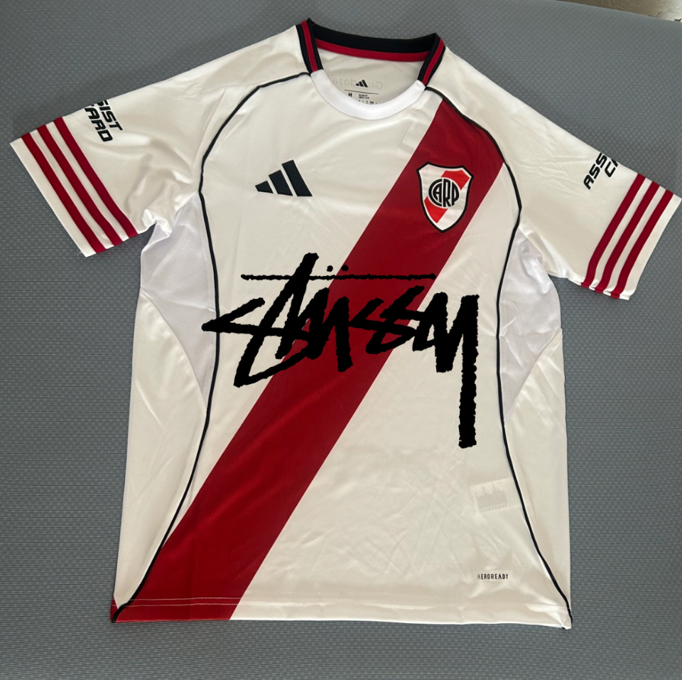 Maillot River Plate X Stussy en édition limitée