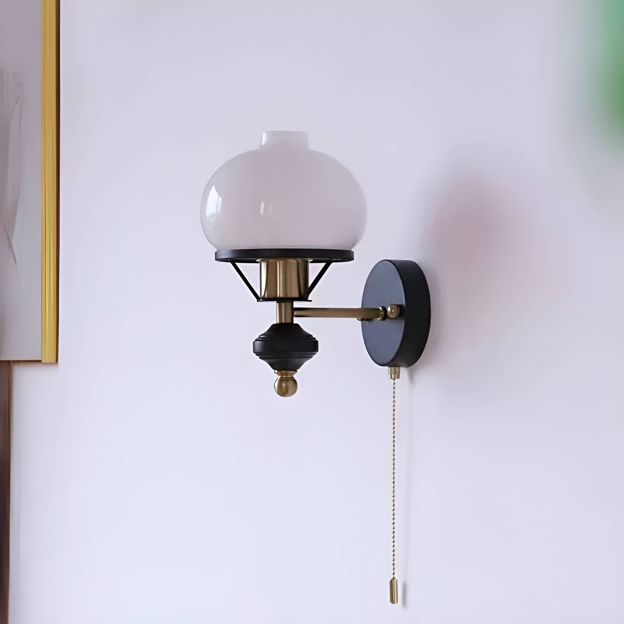 Vintage Bauhaus Opal-Globus-Wandlampe