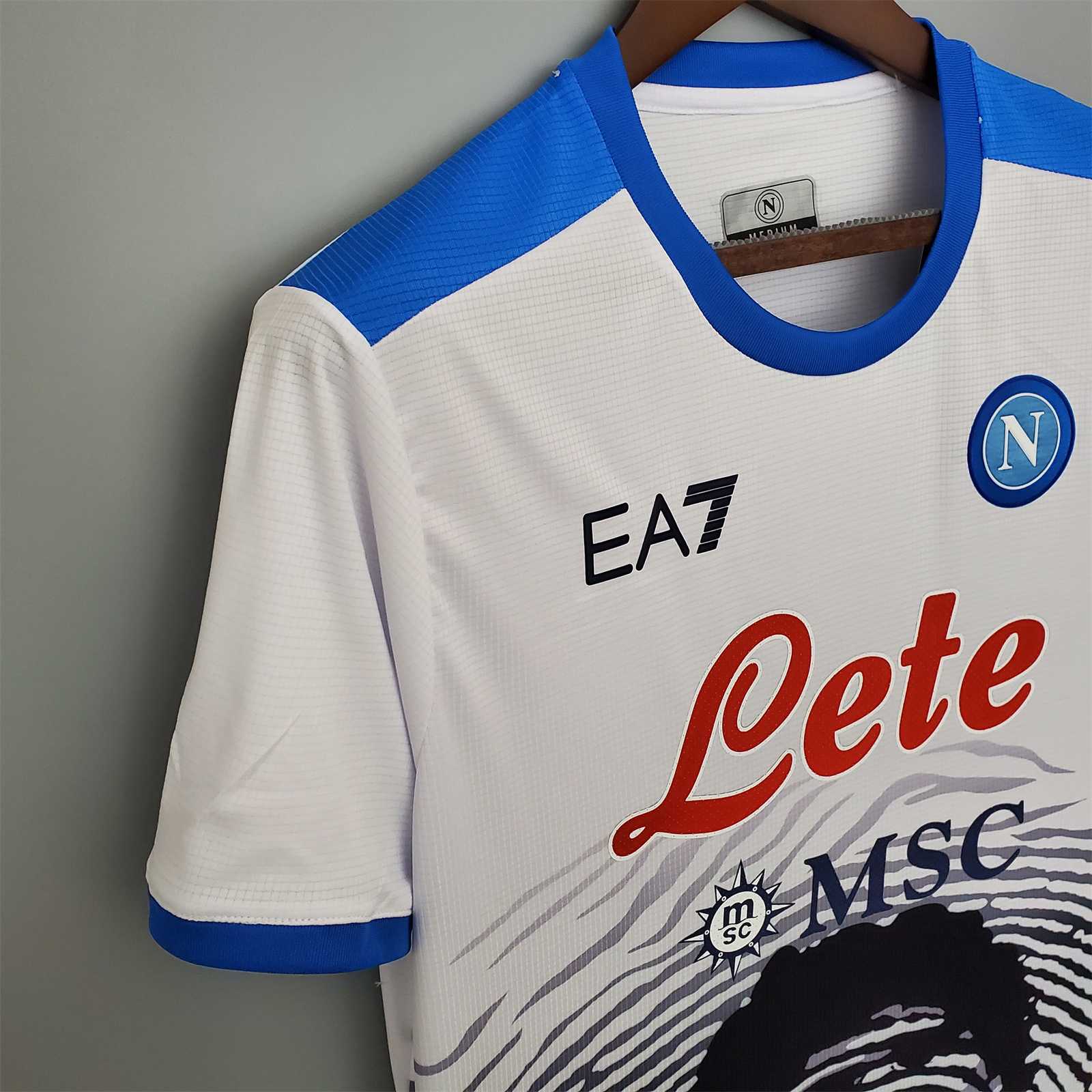 Camiseta con el concepto Maradona del Napoli