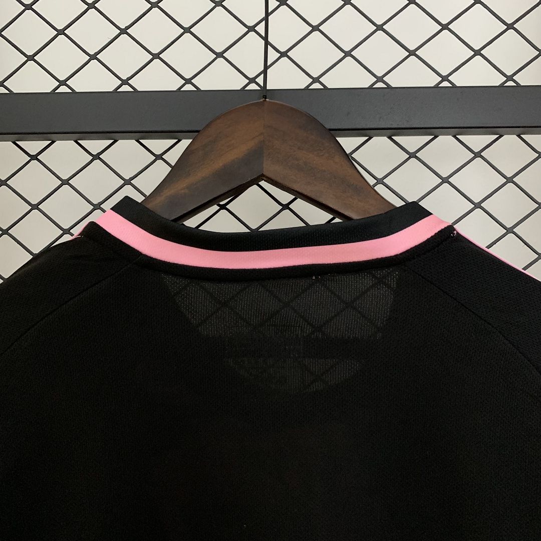 Camiseta Edición Especial Serpiente Rosa del Real Madrid 2025-2026