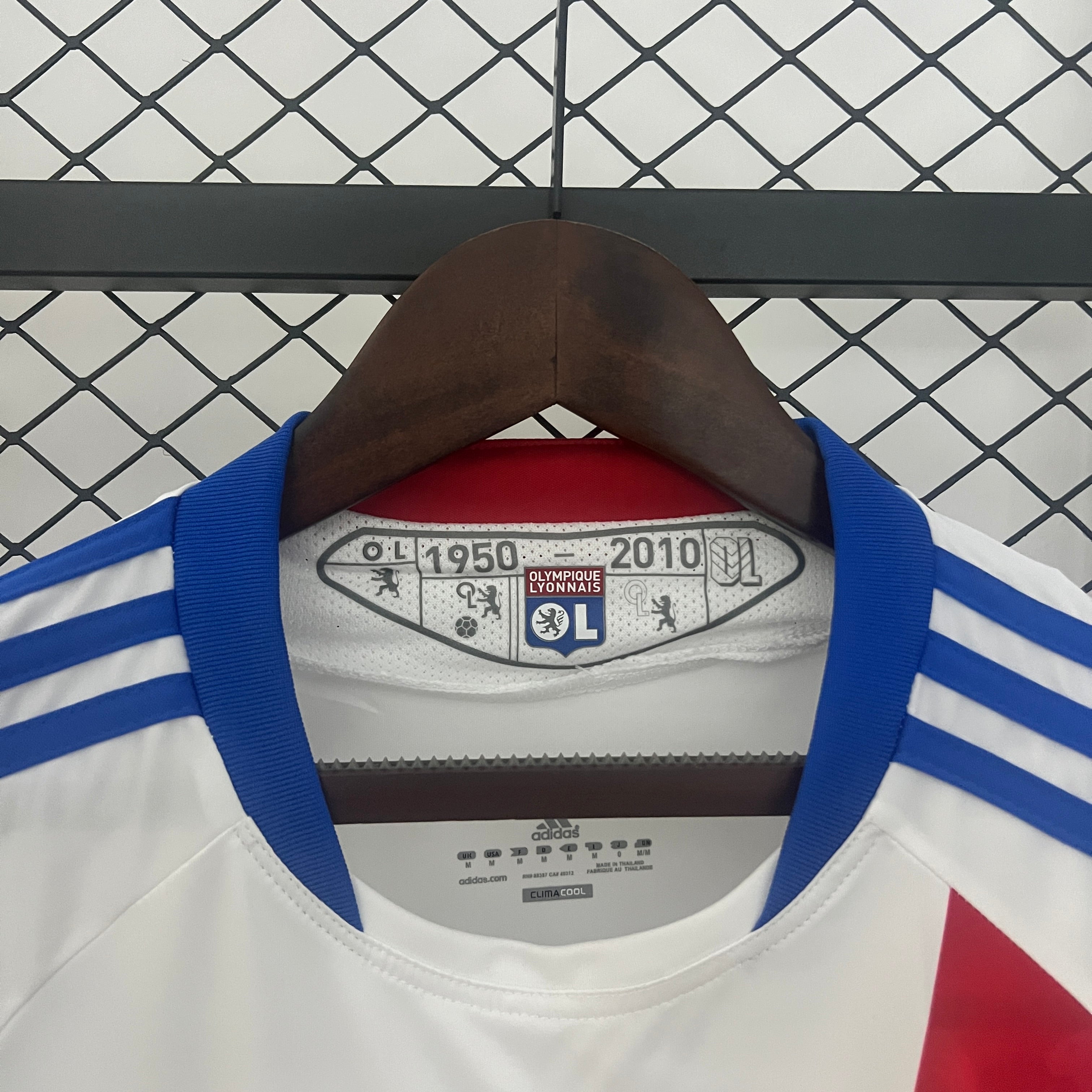 2010/2011 Olympique Lyonnais thuisshirt