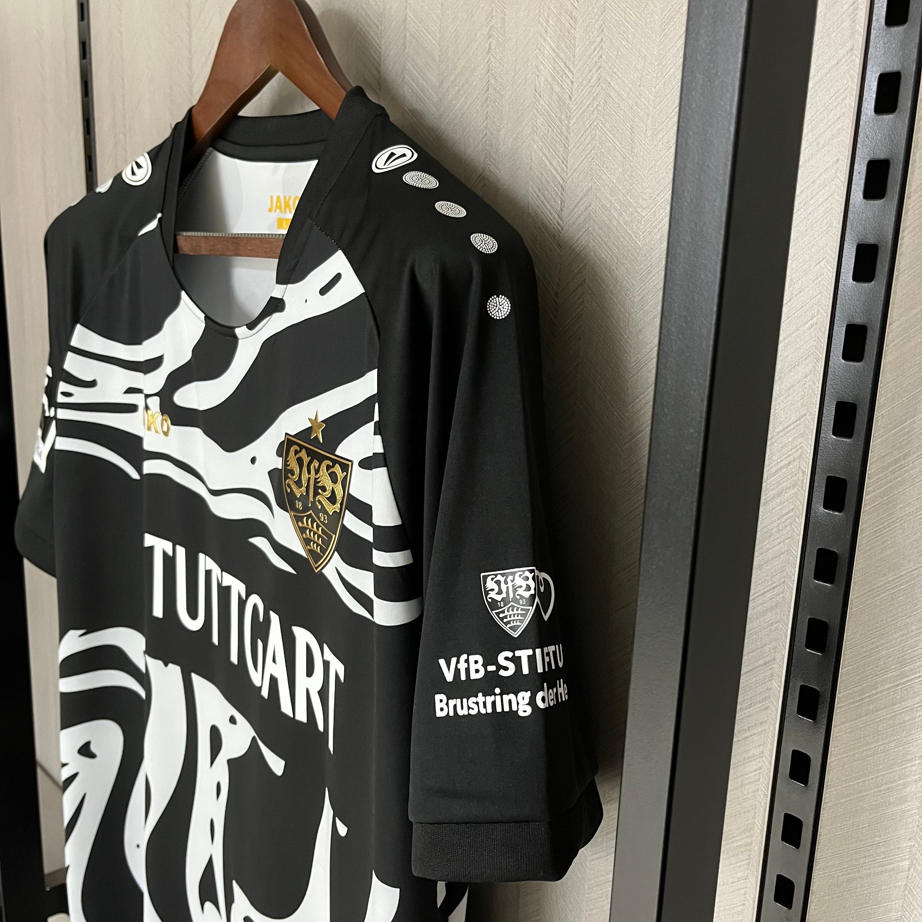 Maillot noir édition spéciale Stuttgart 2023-2024