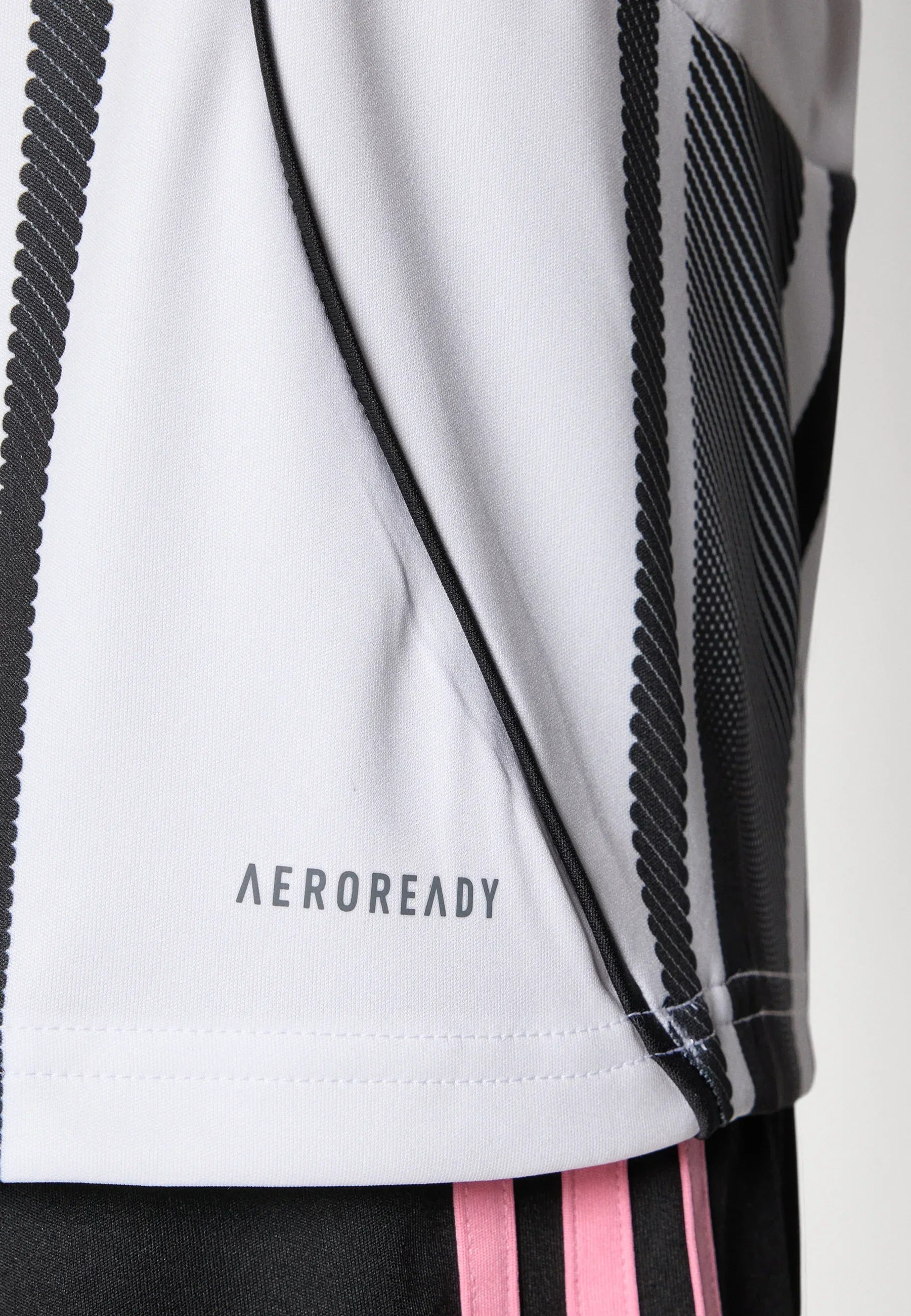 25/26 Juventus Jersey - Home - No Sponsor