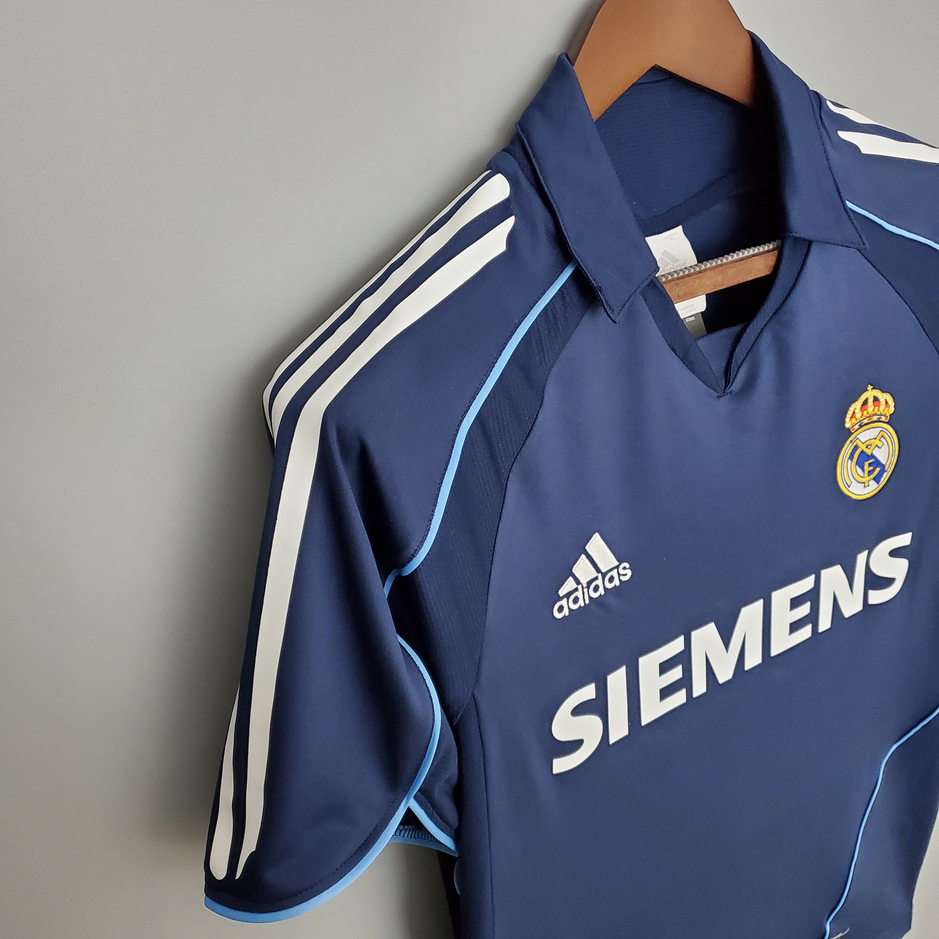 2005-2006 Real Madrid Away Blue Retro Shirt