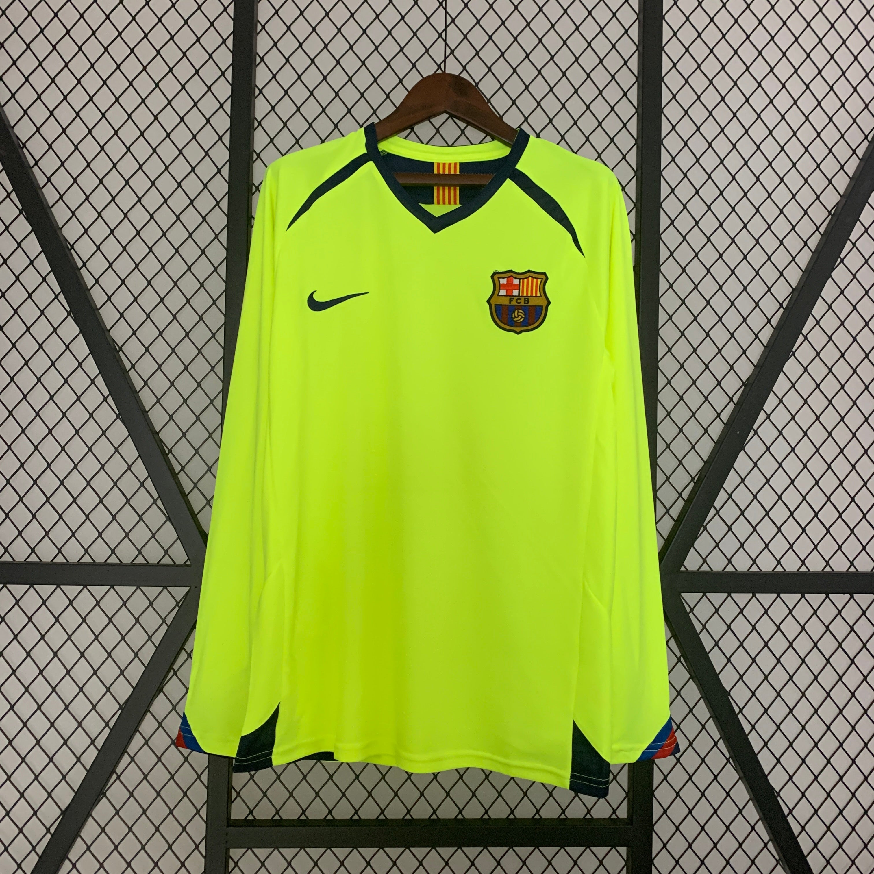 2005/2006 Barcelona Away Long Sleeve Jersey